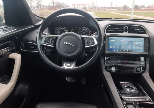 Jaguar F-Pace cena 149900 przebieg: 66895, rok produkcji 2018 z Miastko małe 529